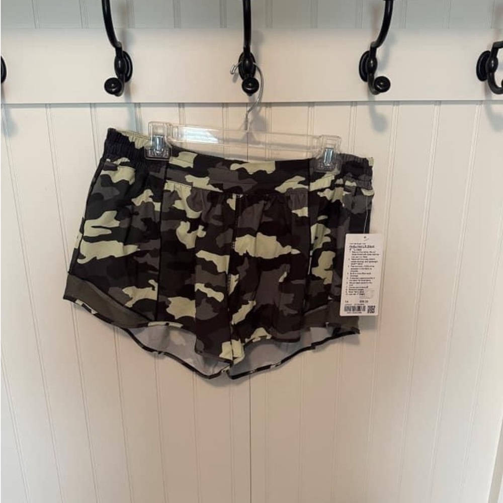 NWT Lululemon shorts (Hotty Hot LR Short 4” lined)
